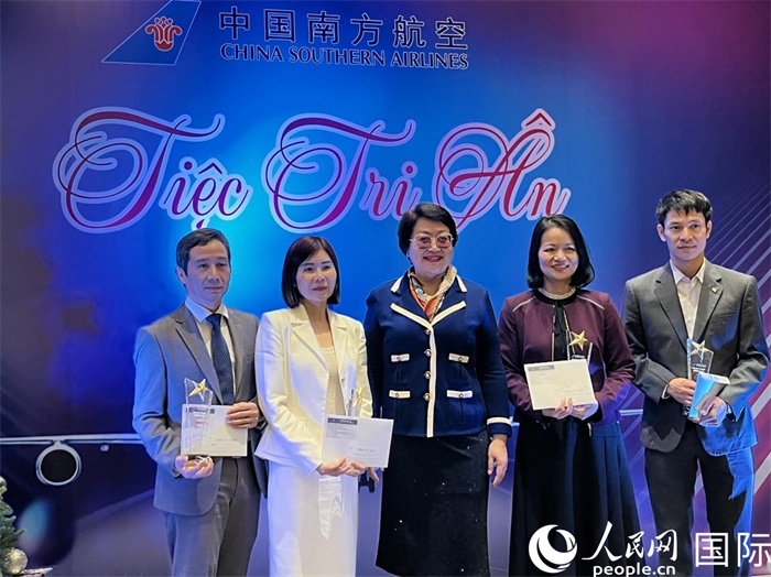 中越航司界代表在交流會上合影。人民網(wǎng)記者 楊曄攝