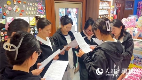 工會(huì)組織企業(yè)職工開展技能培訓(xùn)活動(dòng)。人民網(wǎng)記者 張哲鑫攝