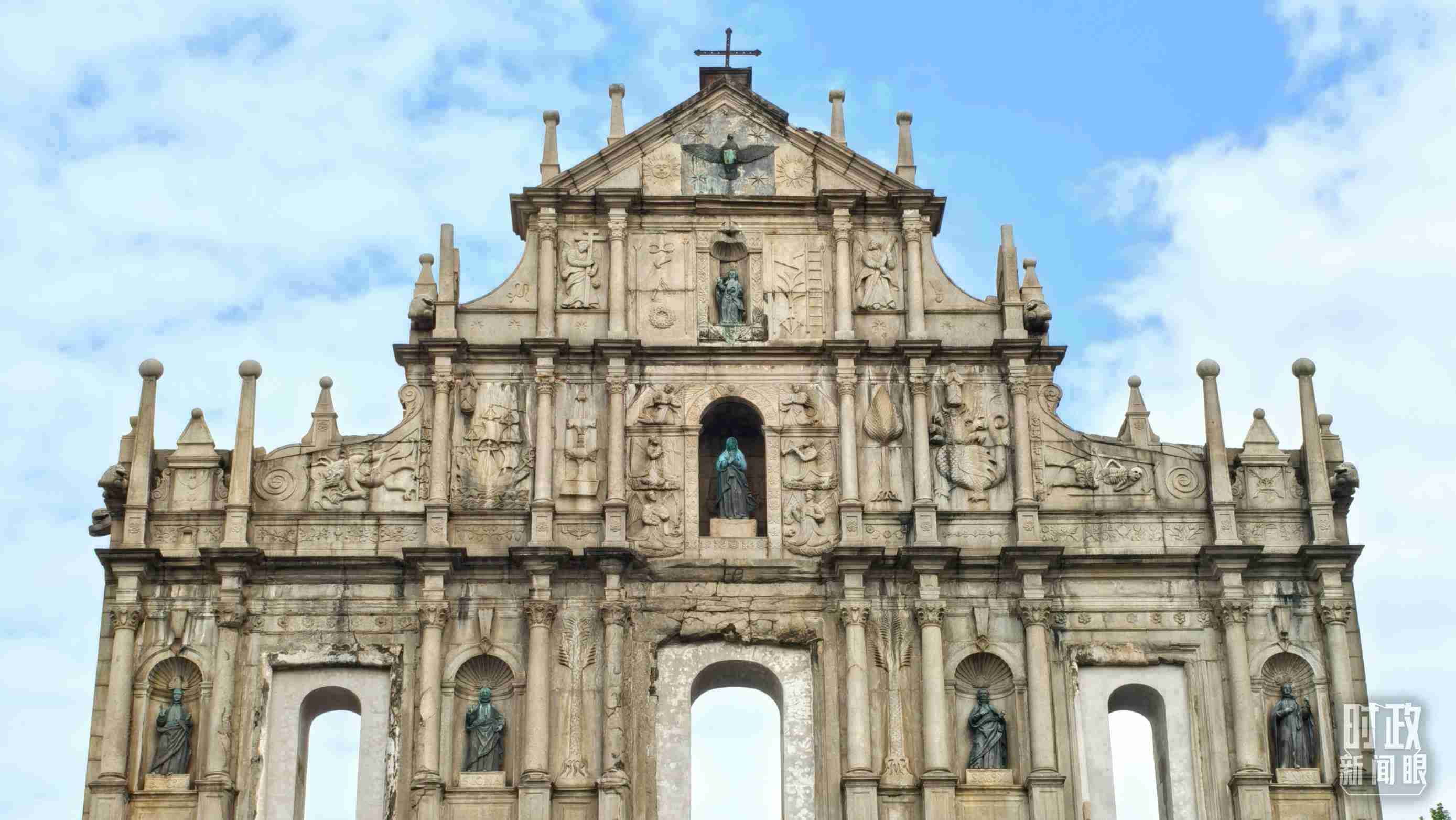 △澳門大三巴牌坊。（總臺(tái)央視記者張垚拍攝）