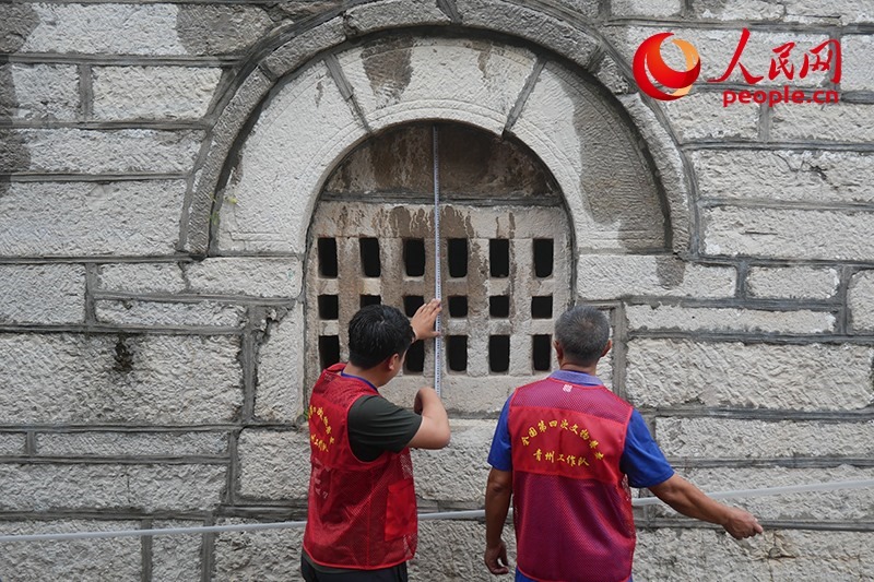 9月14日，山東青州，文物普查隊員正在實地調查。人民網(wǎng)記者 韋衍行攝