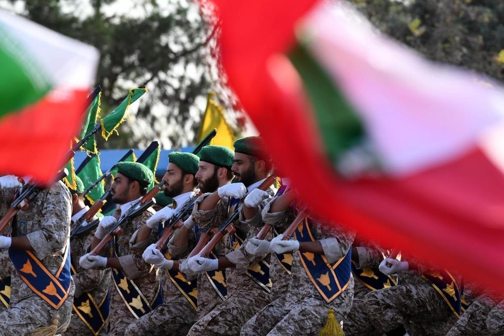 2024年9月21日，伊朗軍人在首都德黑蘭參加閱兵式。新華社記者沙達(dá)提攝