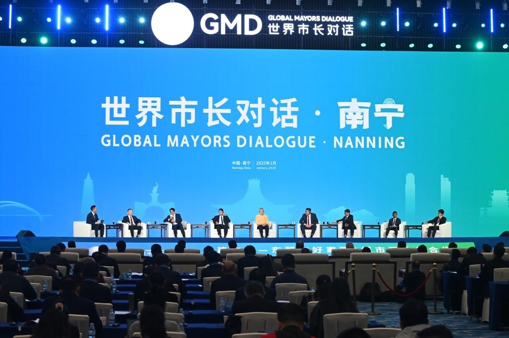 這是1月16日在南寧國際會(huì)展中心拍攝的“世界市長對(duì)話·南寧”活動(dòng)現(xiàn)場。新華社記者 陸波岸 攝