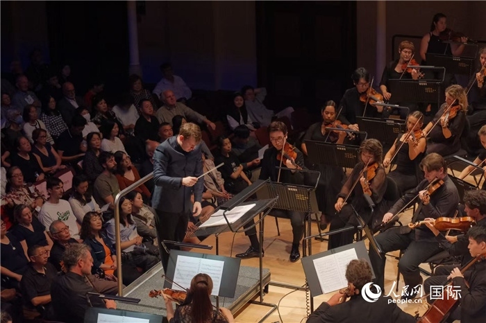 奧克蘭市政廳《空海》交響曲演出現(xiàn)場(chǎng)。張波若攝