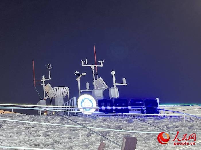 園區(qū)內(nèi)九要素自動(dòng)氣象觀測站。人民網(wǎng) 高清揚(yáng)攝