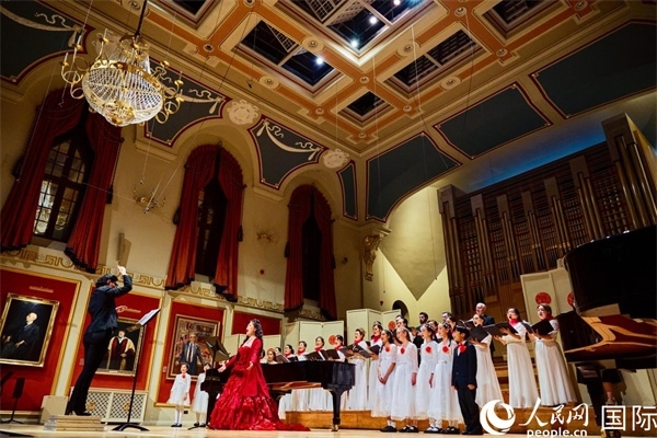 大合唱《燈火里的中國(guó)》。楊浩鵬攝