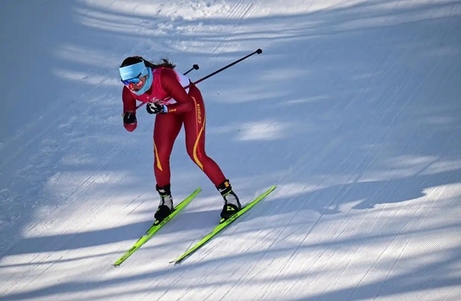 2月9日，中國(guó)隊(duì)選手巴亞尼·加林在比賽中。新華社記者 張龍攝