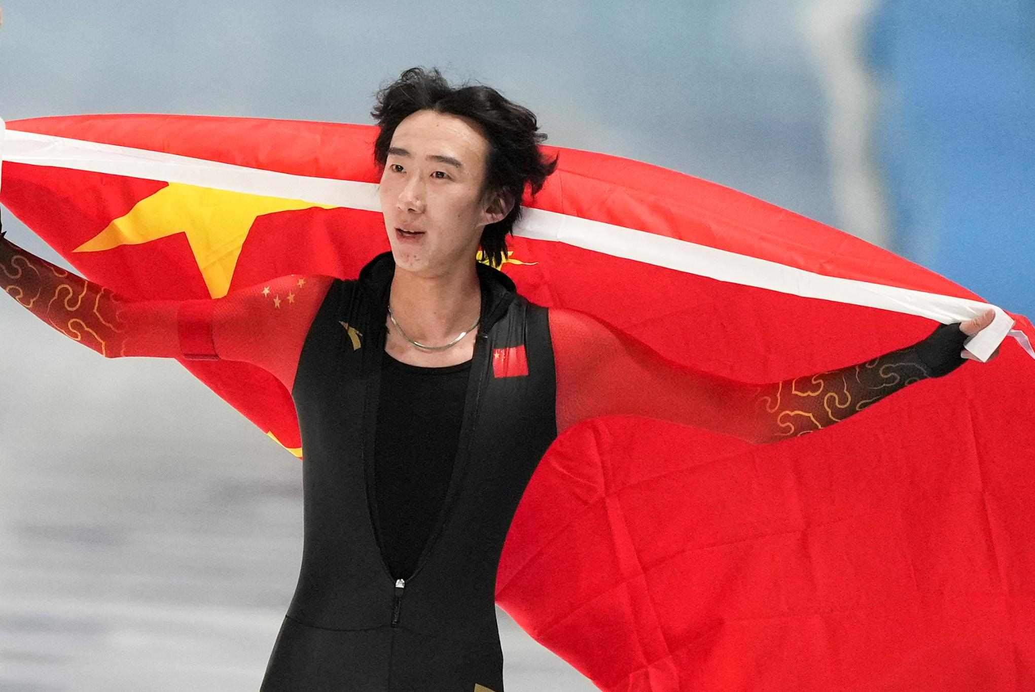 2月9日，吳宇慶祝奪冠。新華社記者 李一博 攝