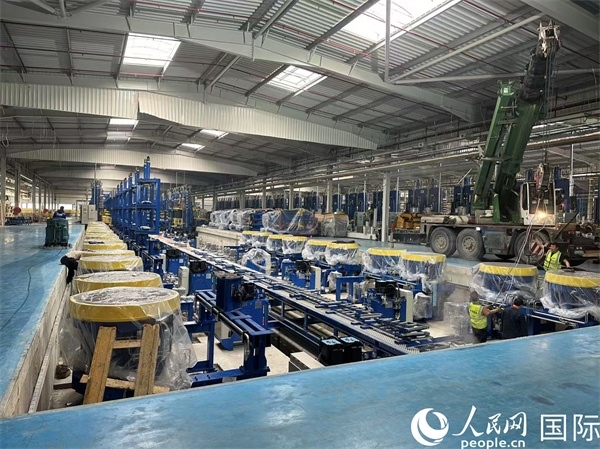 森麒麟輪胎在科技城的工廠車間。人民網(wǎng)記者 黃培昭攝