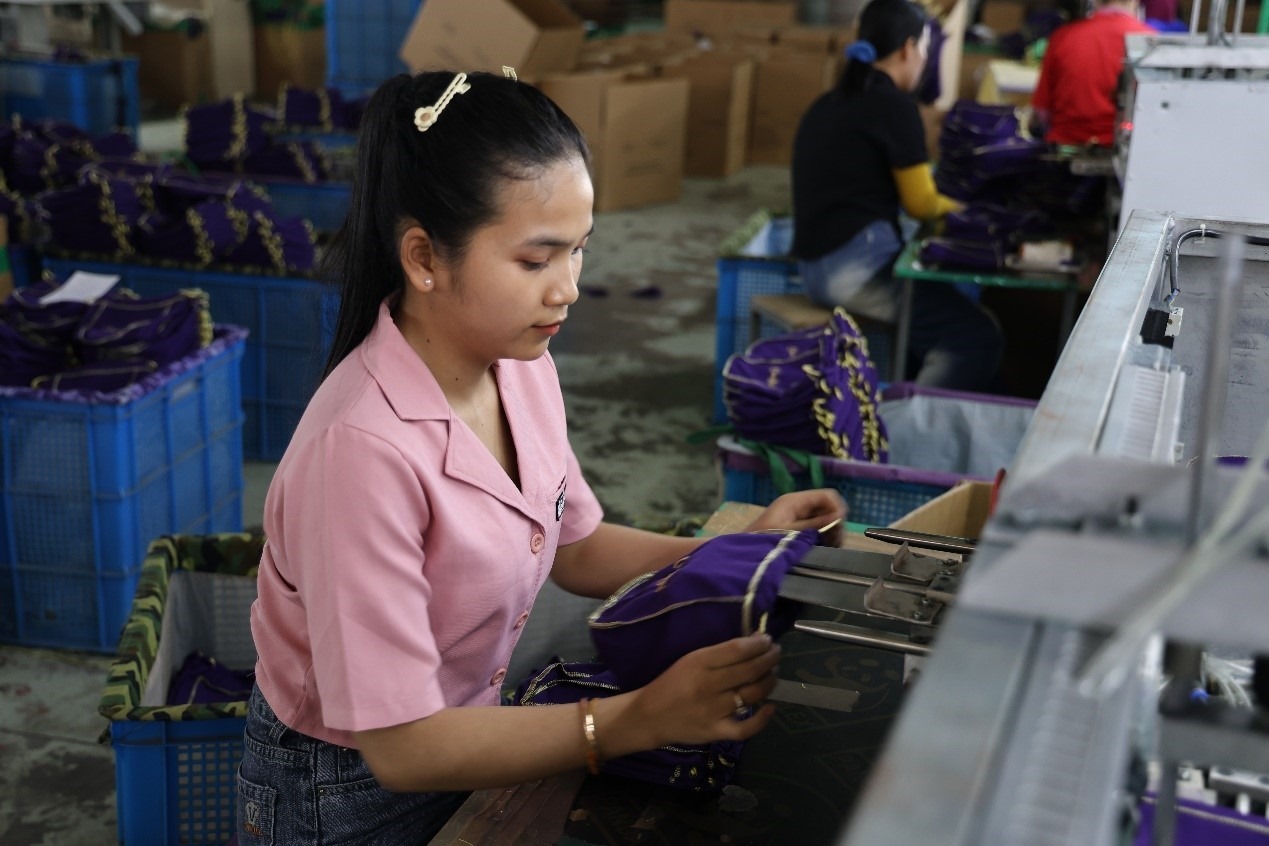 達(dá)尼在西港特區(qū)內(nèi)工作。西港特區(qū)供圖