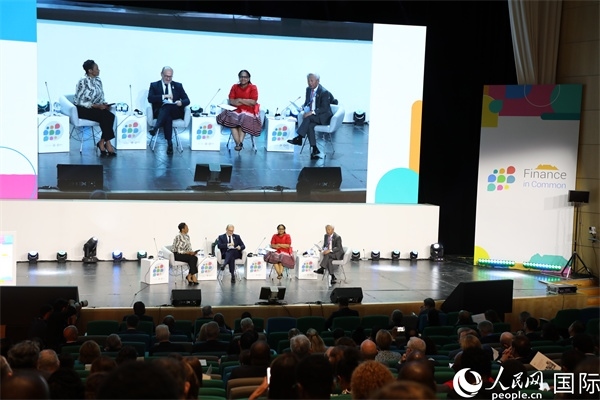 第5屆“共同金融”峰會在南非開普敦國際會議中心開幕。圖為峰會開幕式現(xiàn)場。人民網(wǎng)記者戴楷然攝