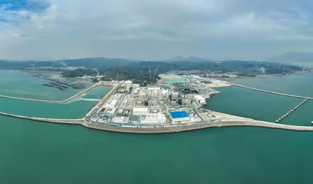 △2025年1月1日0時17分，經(jīng)過168小時滿功率連續(xù)運行考核，漳州核電1號機組正式投入商業(yè)運行。