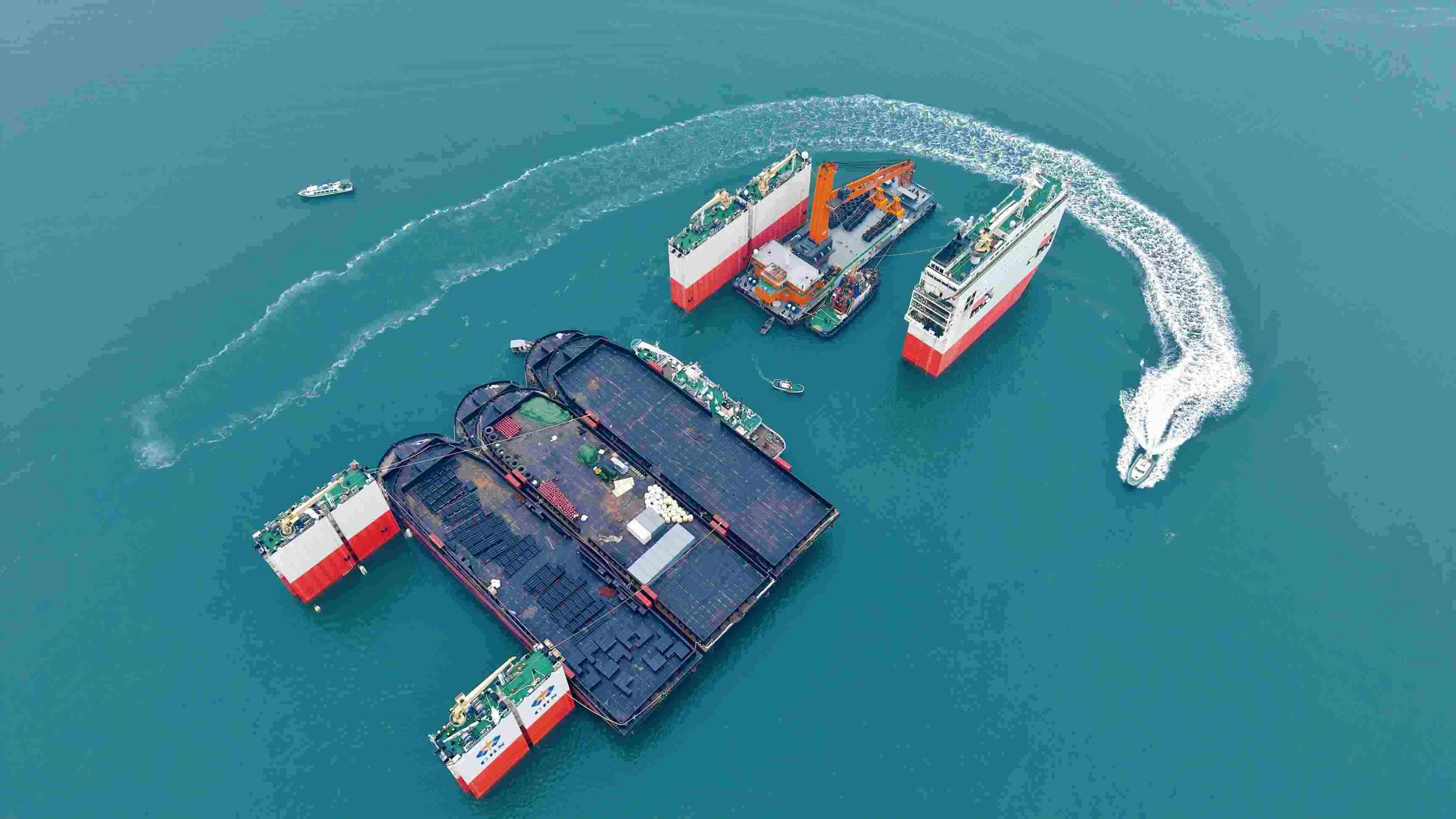 “華瑞龍”輪裝載13艘船舶前往幾內(nèi)亞。受訪方供圖