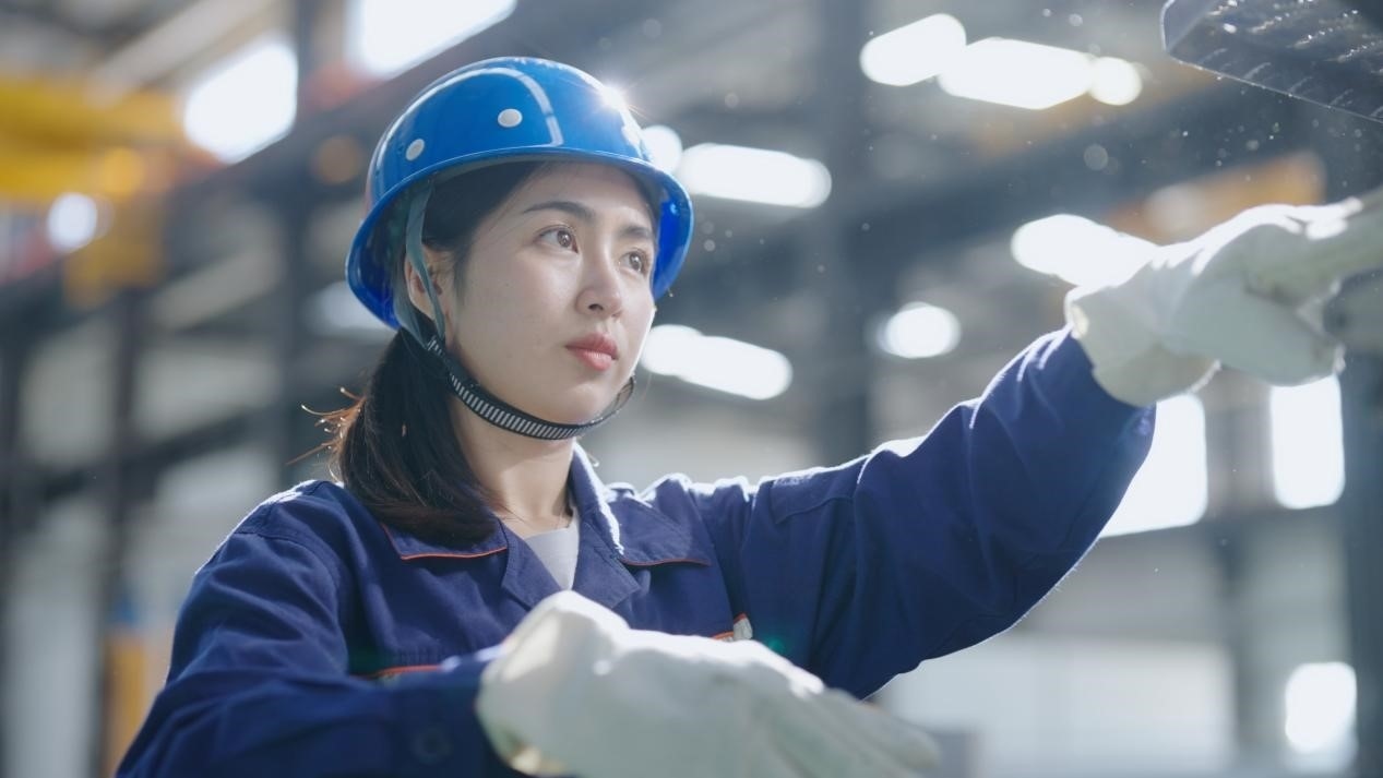 老中鐵路有限公司萬象運營管理中心機輛車間希達在工作中。老中鐵路有限公司供圖