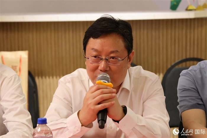 山東省濰坊市副市長狄波在座談會上致辭。人民網(wǎng)記者 陳海琪攝