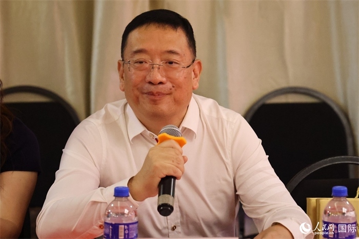 巴西文協(xié)主席上官建峰在座談會上致辭。人民網(wǎng)記者 陳海琪攝