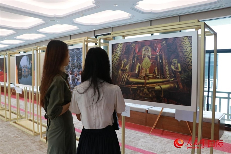 “遇見”攝影展現(xiàn)場(chǎng)。朱瀟逸攝