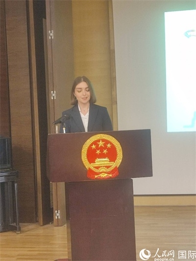 意方學生代表白綺花發(fā)言。人民網(wǎng)記者 鄭彬攝