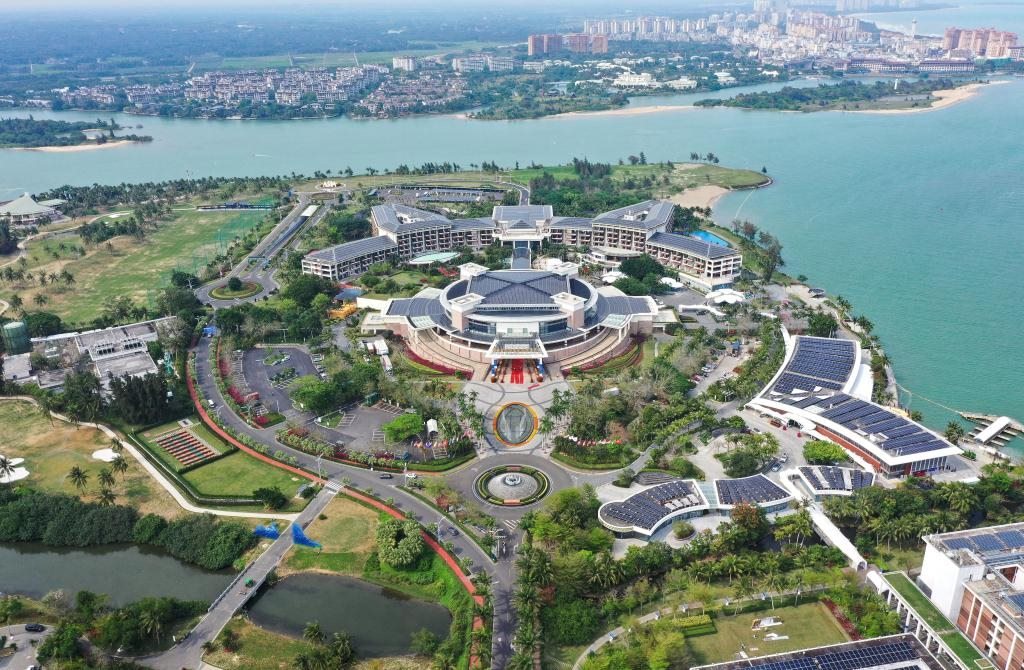 這是3月21日拍攝的博鰲亞洲論壇國際會(huì)議中心（無人機(jī)照片）。新華社記者 郭程 攝