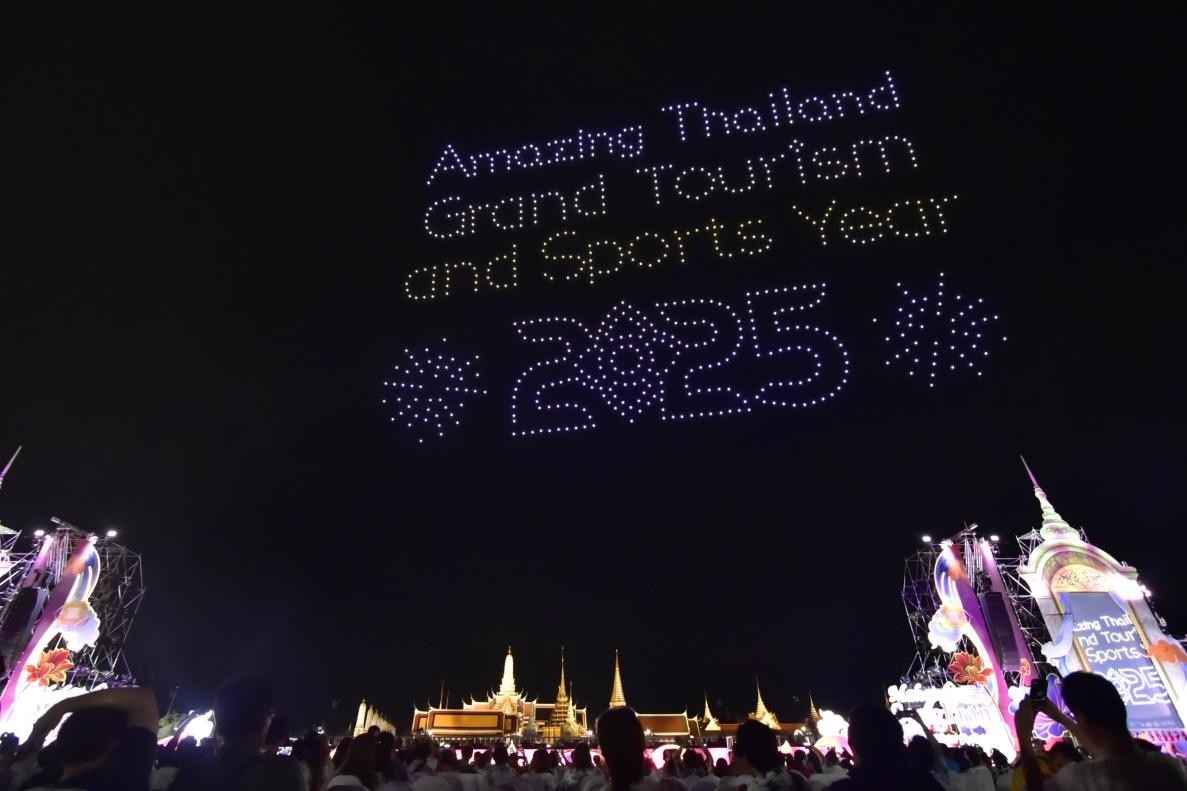 由1200架無人機組成的燈光秀點亮夜空。泰國國家旅游局供圖
