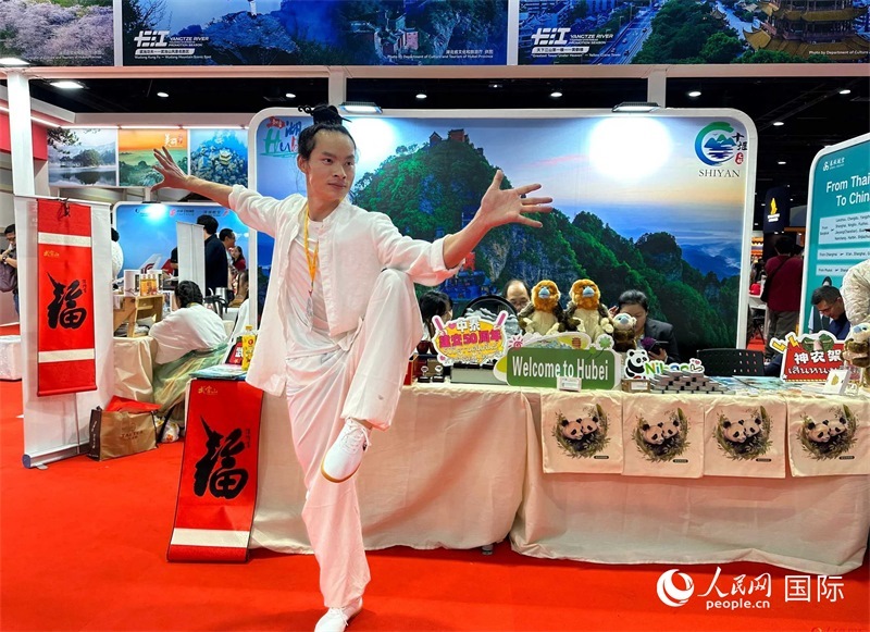 中國武當(dāng)功夫走進東南亞，以精湛的武藝和飄逸的身姿詮釋中國武術(shù)的精髓。人民網(wǎng)記者 簡承淵攝