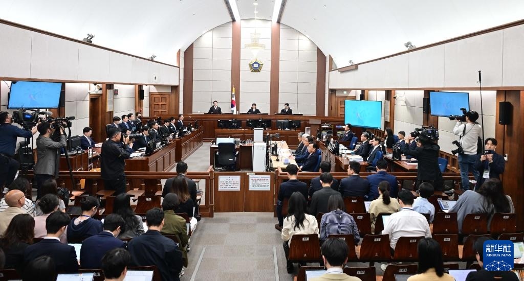 這是4月21日拍攝的韓國(guó)首爾中央地方法院庭審現(xiàn)場(chǎng)。新華社/紐西斯通訊社