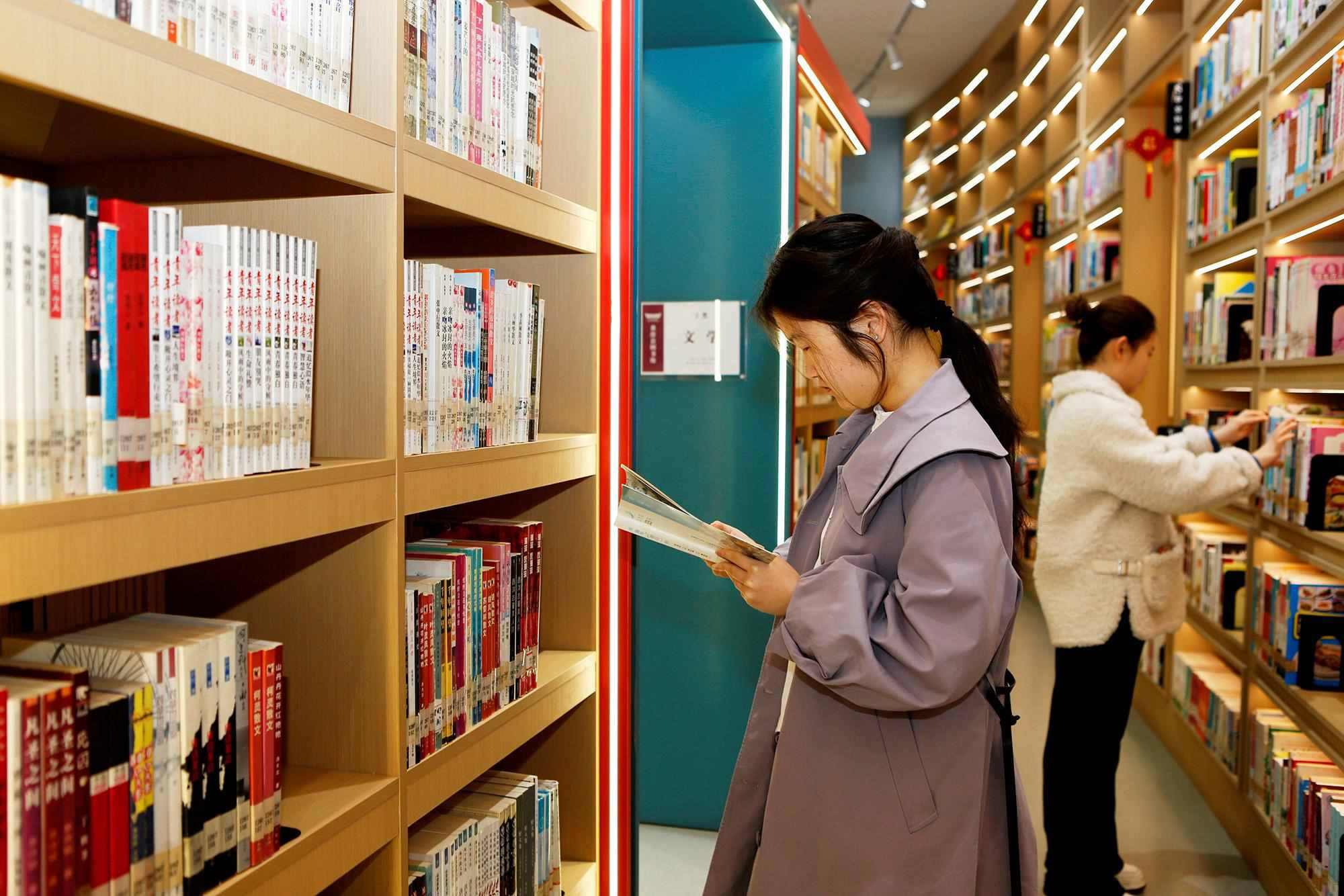 △2025年3月29日，讀者在山西臨汾市襄汾縣圖書館閱讀。