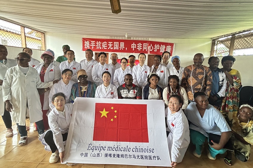 【4】圖為活動結(jié)束后的合影。中國（山西）第24批援喀麥隆姆巴爾馬尤醫(yī)療隊 供圖