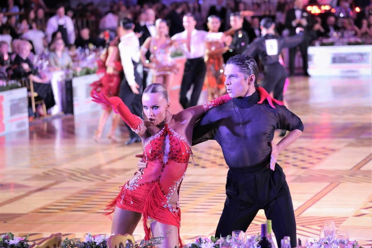 第七屆“克里姆林宮杯”國(guó)標(biāo)舞錦標(biāo)賽現(xiàn)場(chǎng)。于子恒攝