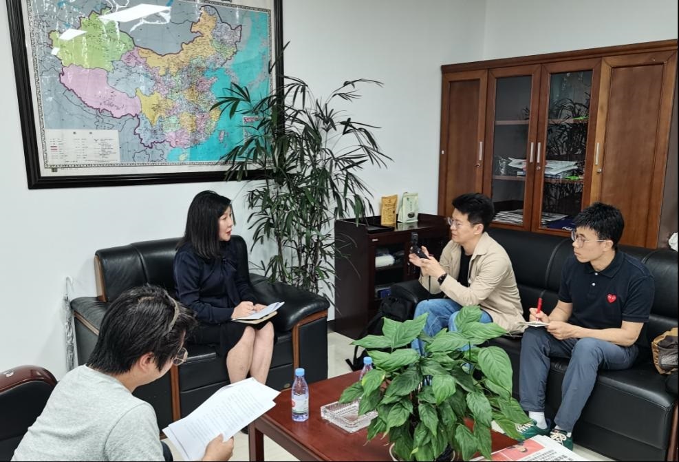 記者采訪企業(yè)跨境物流建設(shè)情況。人民網(wǎng) 孫啟凡攝