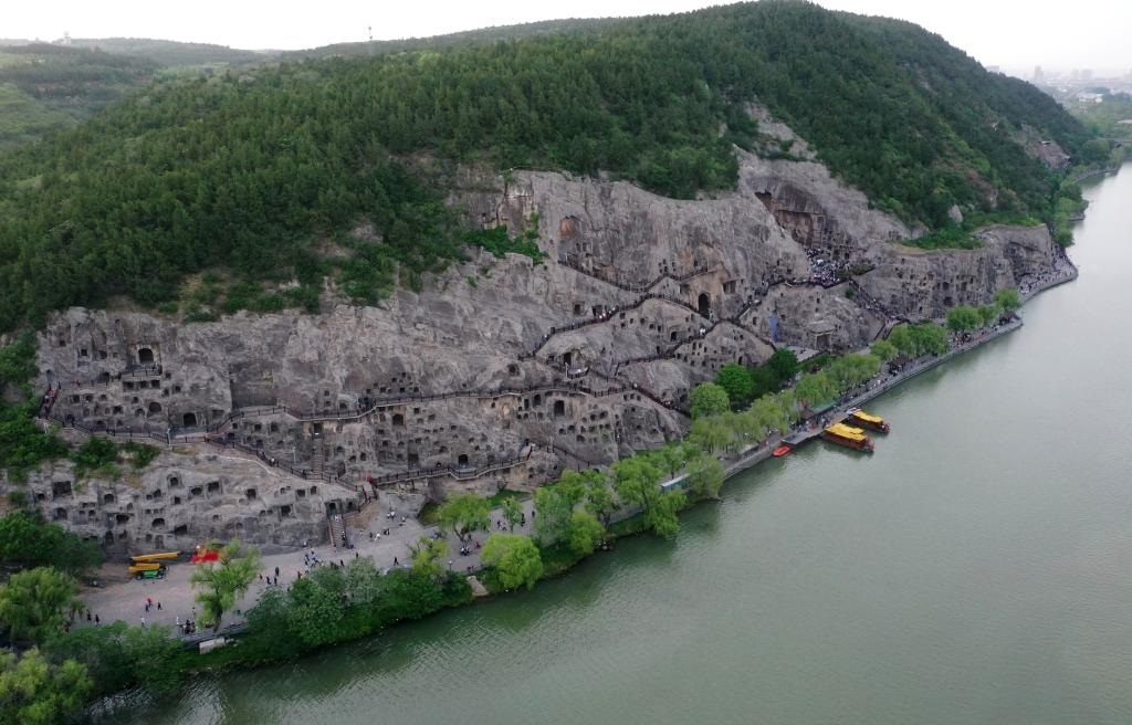這是近日拍攝的洛陽龍門石窟（無人機照片）。新華社記者 李嘉南 攝