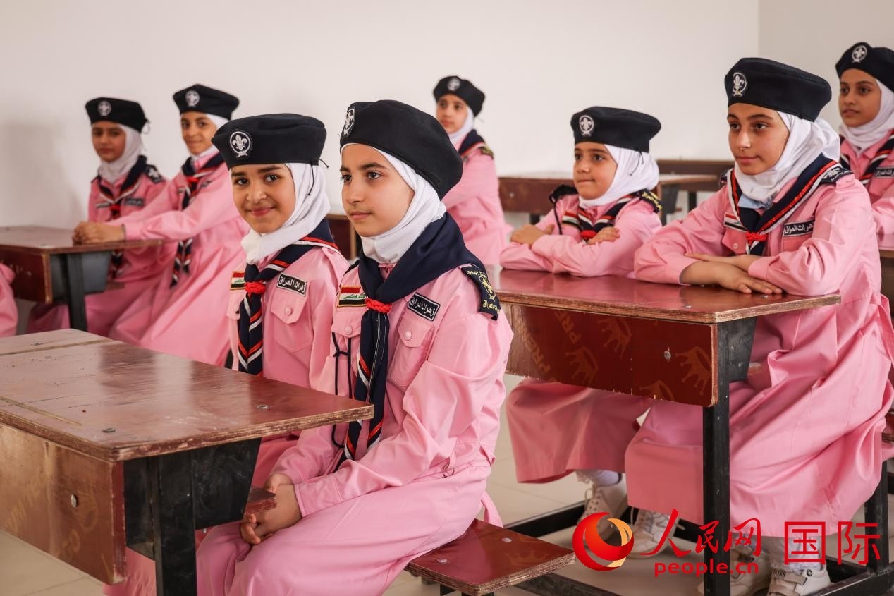 阿爾穆塔?阿里卡特國際學校的學生在教室內上課。人民網記者 薛丹攝
