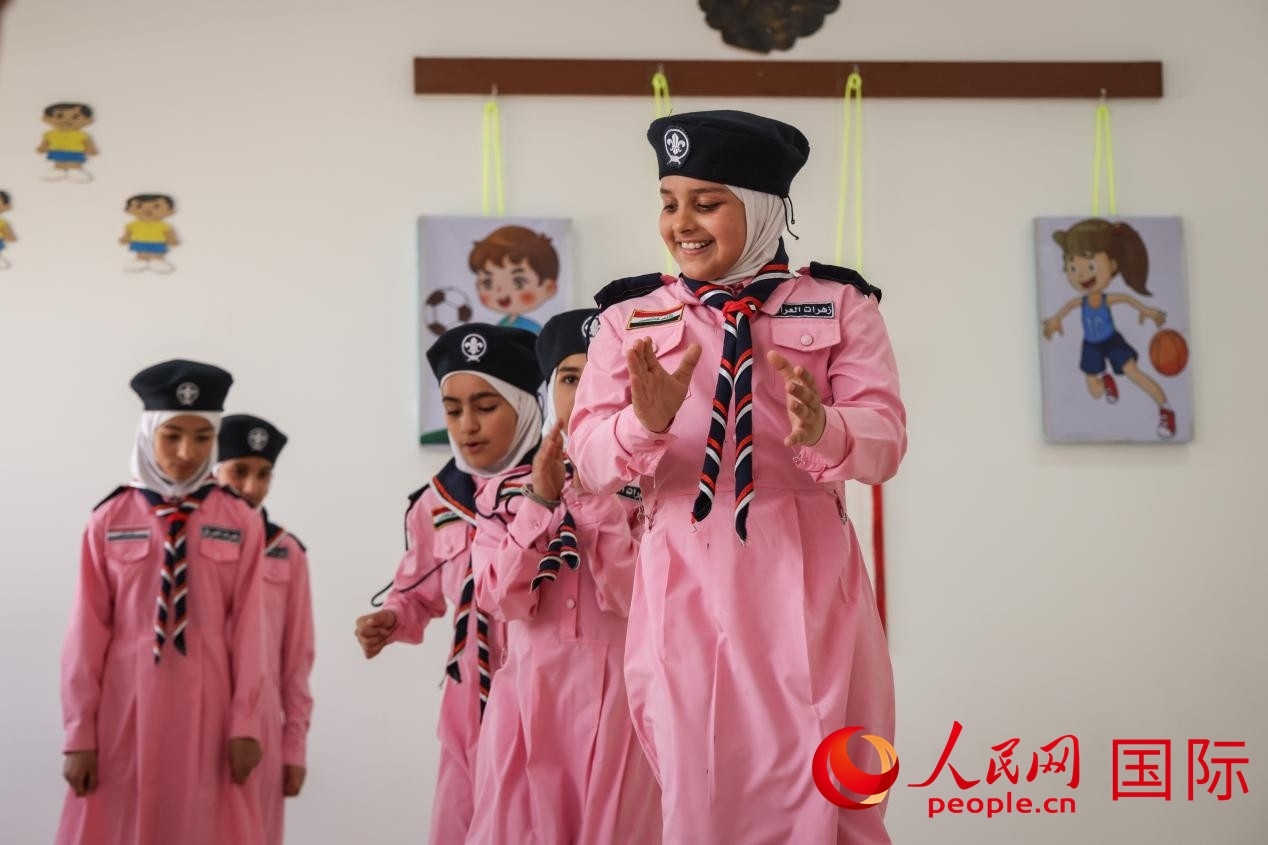 阿爾穆塔?阿里卡特國際學校的學生在展示課間活動。人民網記者 薛丹攝