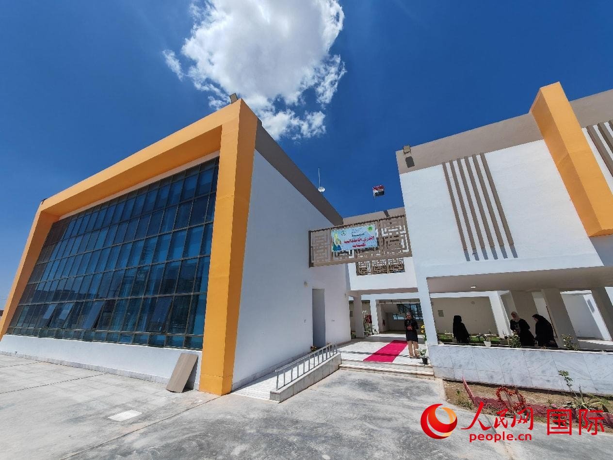 圖為阿爾·圖拉女子學(xué)校校園一景。人民網(wǎng)記者 管克江攝