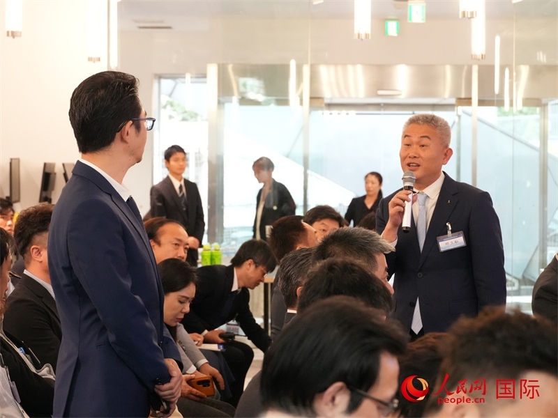 參會(huì)企業(yè)與海南代表團(tuán)積極交流。