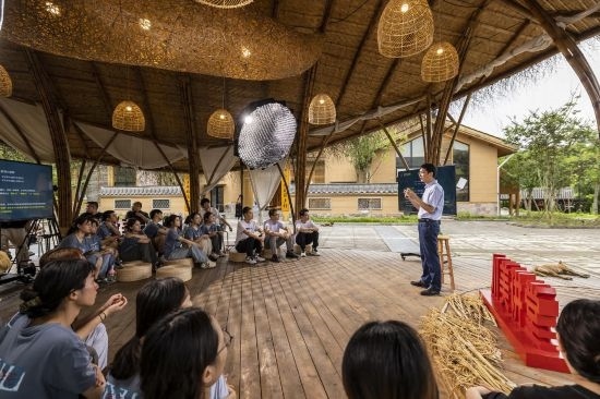 川美講堂。