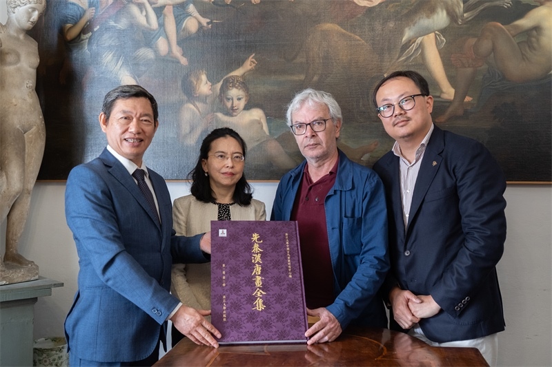 圖片說明：捐贈(zèng)儀式現(xiàn)場(chǎng)。 張錫琪攝