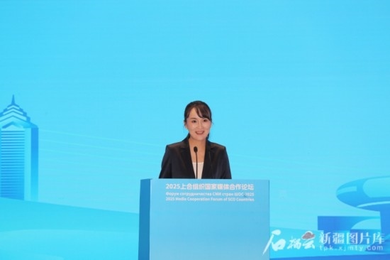 5月23日，在2025上合組織國家媒體合作論壇青年文化交流營活動中，人民日報社記者阿爾達(dá)克·塔巴拉克發(fā)言。石榴云/新疆日報記者 李雄心攝