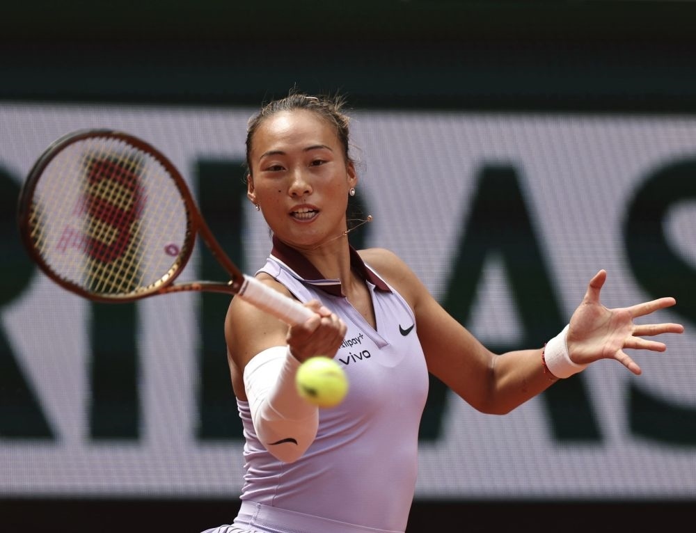 6月1日，鄭欽文在比賽中回球。新華社記者 李京 攝