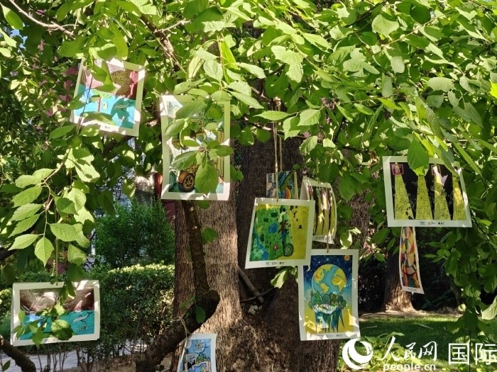 兒童環(huán)保繪畫展覽。人民網(wǎng)記者 李明攝