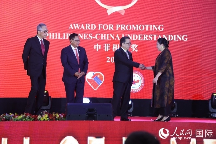 菲律賓前參議員許爾琦榮獲“終身成就獎”。人民網(wǎng)記者樊帆 攝